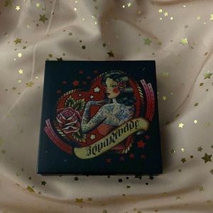 Reina Rebelde on your face finishing powder